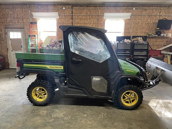 Image of John Deere XUV 835M equipment image 1