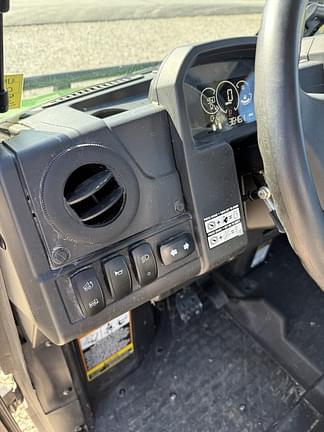 Image of John Deere XUV 835M equipment image 4