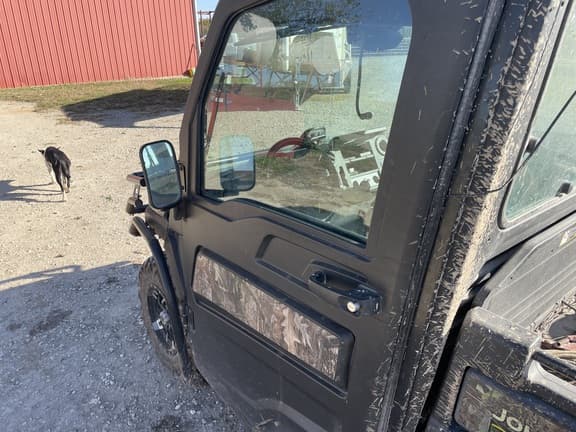 Image of John Deere XUV 835M equipment image 1