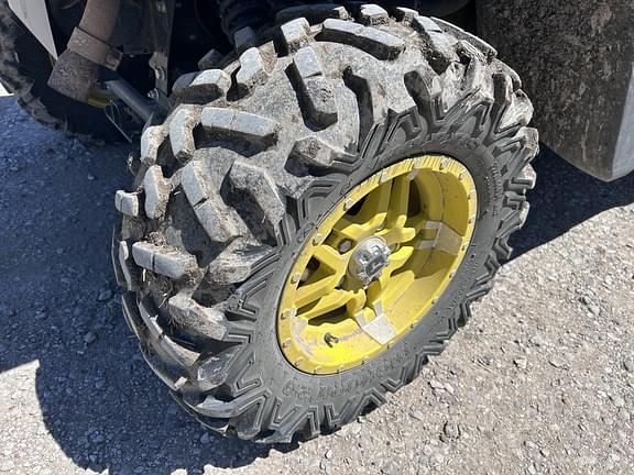 Image of John Deere XUV 835M equipment image 3