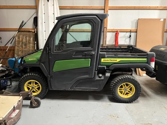 Image of John Deere XUV 835M equipment image 1