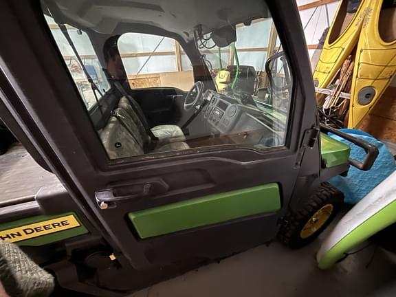 Image of John Deere XUV 835M equipment image 3