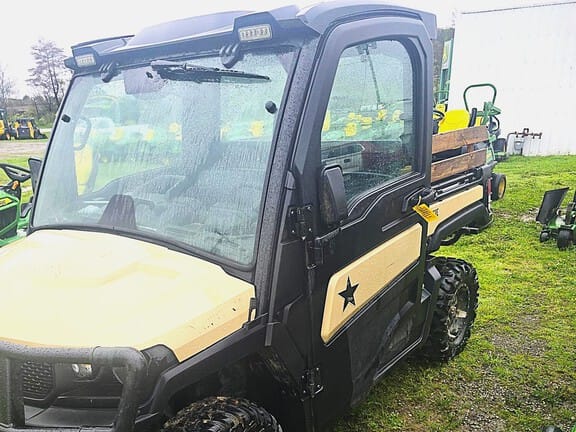 2022 John Deere XUV 835M Honor Edition Equipment Image0