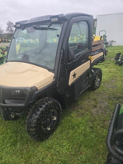 2022 John Deere XUV 835M Equipment Image0