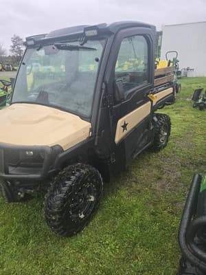 2022 John Deere XUV 835M Honor Edition Image