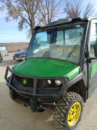 2022 John Deere XUV 835M Equipment Image0