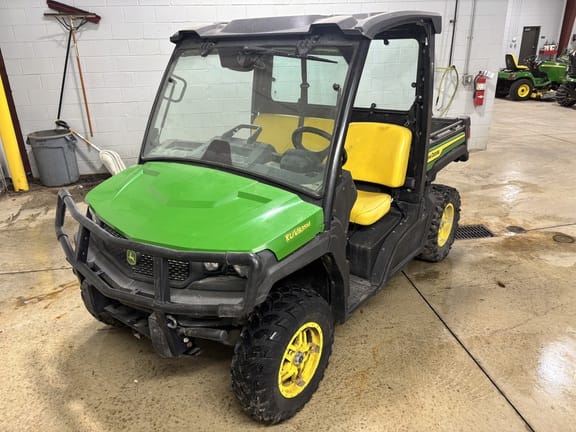 2022 John Deere XUV 835M Equipment Image0