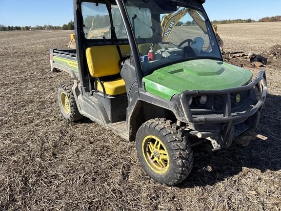 Image of John Deere XUV 835M equipment image 2