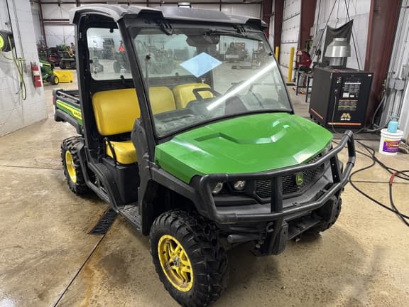 Image of John Deere XUV 835M equipment image 2