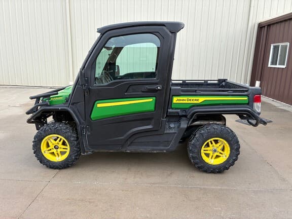 Image of John Deere XUV 835M equipment image 1