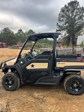 2022 John Deere XUV 835M Equipment Image0