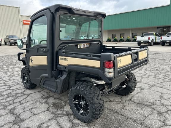 Image of John Deere XUV 835M equipment image 2