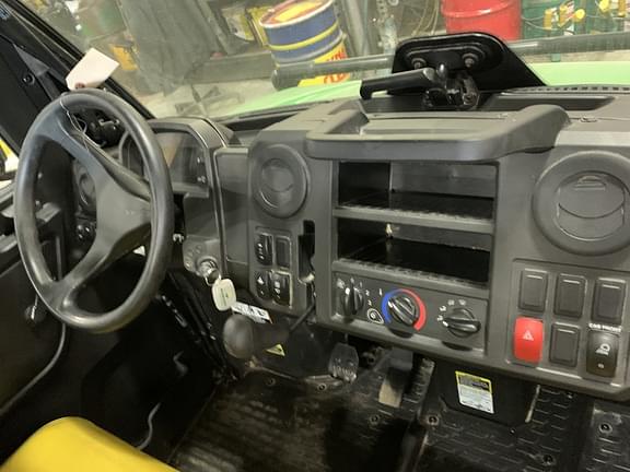 Image of John Deere XUV 835M equipment image 4