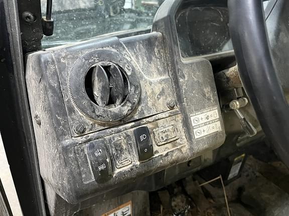 Image of John Deere XUV 835M equipment image 2