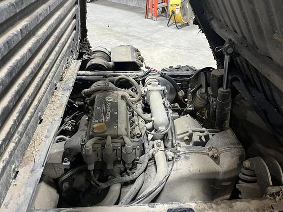 Image of John Deere XUV 835M equipment image 4