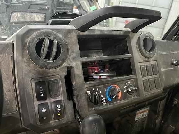 Image of John Deere XUV 835M equipment image 3
