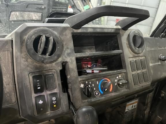 Image of John Deere XUV 835M equipment image 3