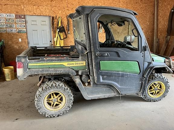 Image of John Deere XUV 835M Primary image