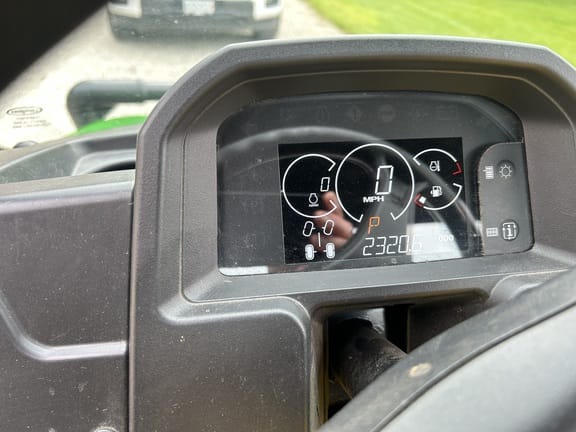 2022 John Deere XUV 835M Equipment Image0