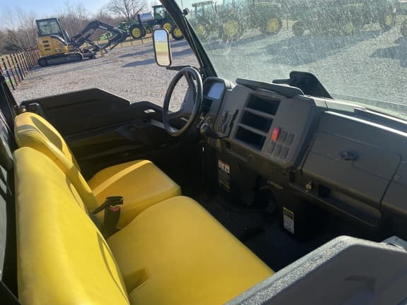 Image of John Deere XUV 835M equipment image 4