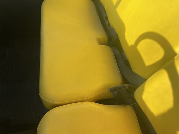 Image of John Deere XUV 835M equipment image 2