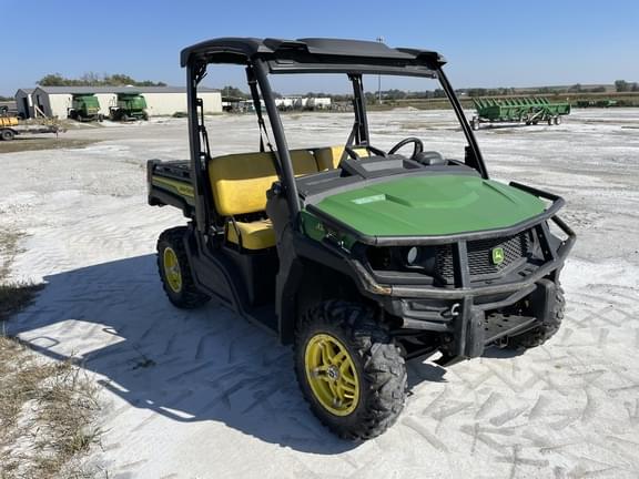 Image of John Deere XUV 835M equipment image 1