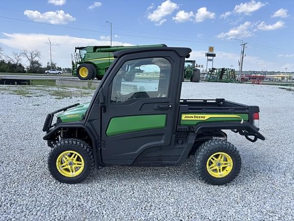 Image of John Deere XUV 835M equipment image 1