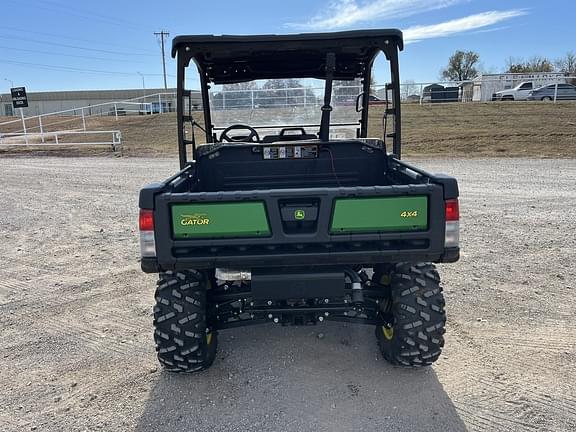 Image of John Deere XUV 835M equipment image 3