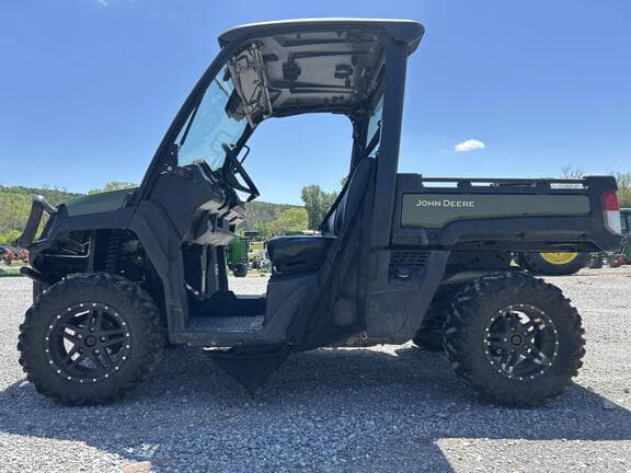 Image of John Deere XUV 835M Primary image