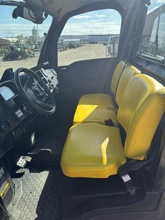Image of John Deere XUV 835M equipment image 1