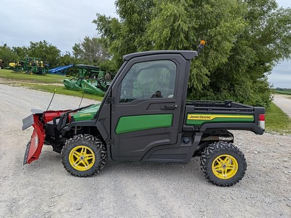 Image of John Deere XUV 835M equipment image 1