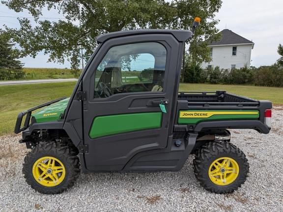 Image of John Deere XUV 835M equipment image 1