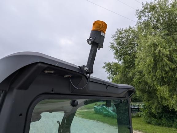 Image of John Deere XUV 835M equipment image 3