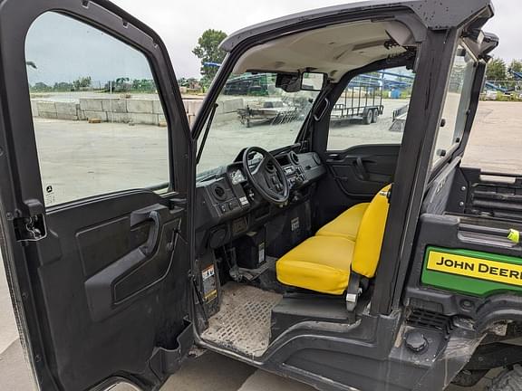 Image of John Deere XUV 835M equipment image 3