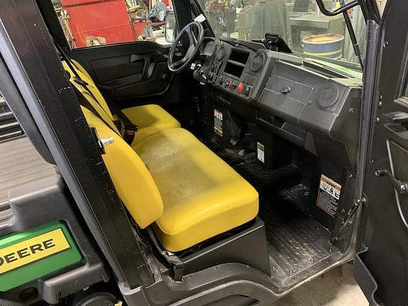 Image of John Deere XUV 835M equipment image 3