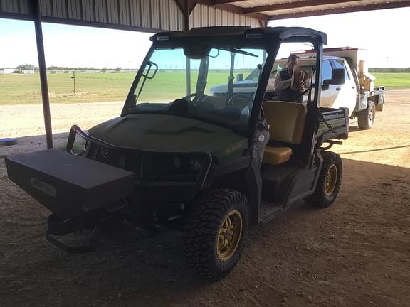 Image of John Deere XUV 835M equipment image 2