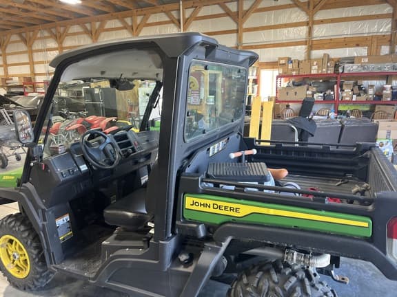Image of John Deere XUV 835M equipment image 4