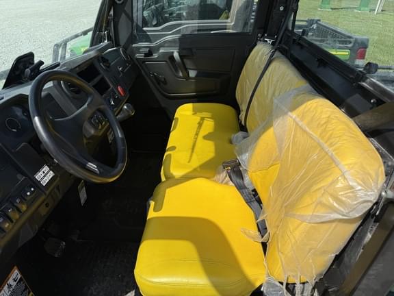 Image of John Deere XUV 835M equipment image 3