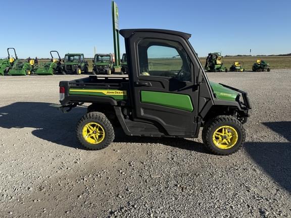 Image of John Deere XUV 835M equipment image 2
