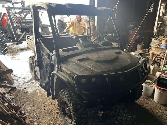 Image of John Deere XUV 835M equipment image 1