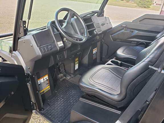 Image of John Deere XUV 835M equipment image 1