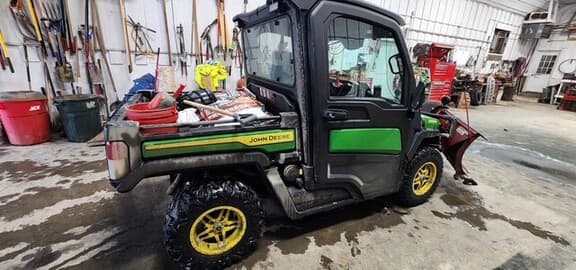 Image of John Deere XUV 835M equipment image 4