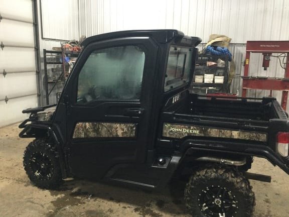 2022 John Deere XUV 835M Equipment Image0