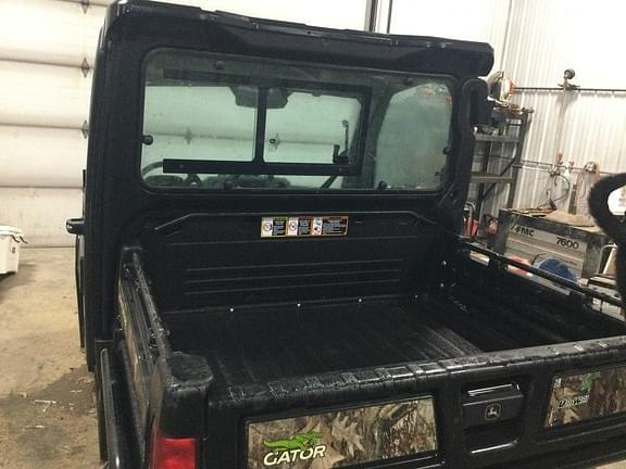 Image of John Deere XUV 835M equipment image 2