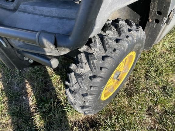 Image of John Deere XUV 835M equipment image 4
