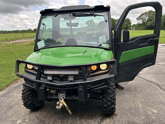 Image of John Deere XUV 835M equipment image 1