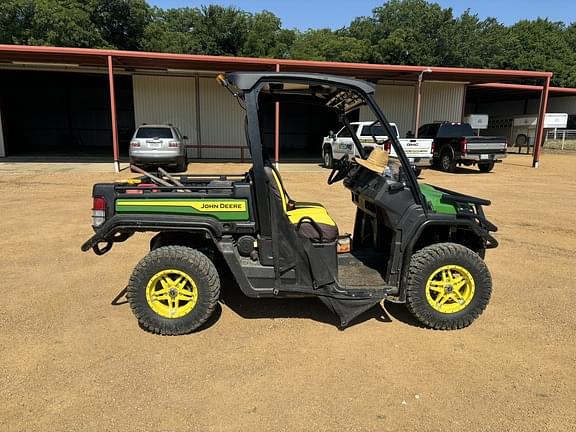 Image of John Deere XUV 835M equipment image 2