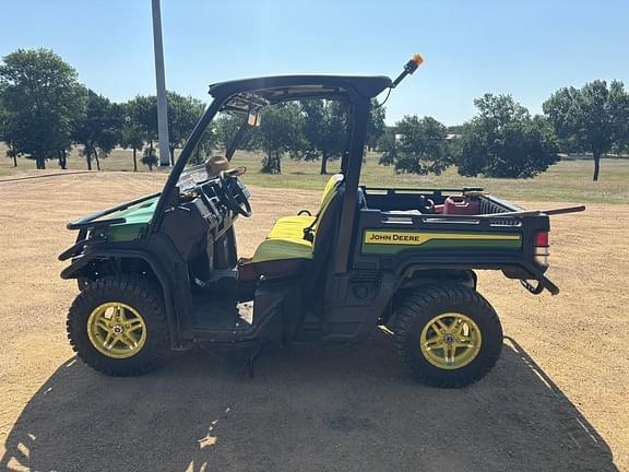 Image of John Deere XUV 835M Primary image