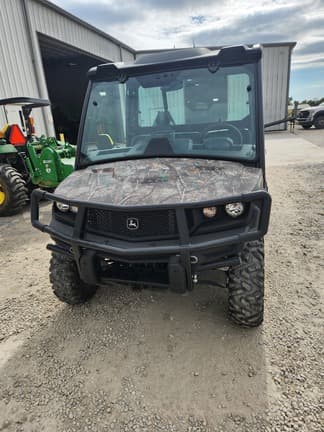 Image of John Deere XUV 835M equipment image 1