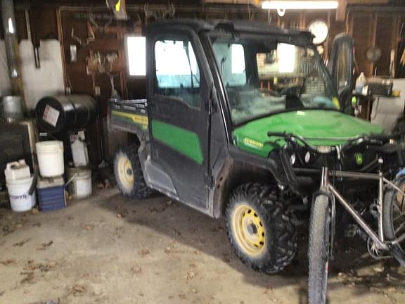 Image of John Deere XUV 835M equipment image 4